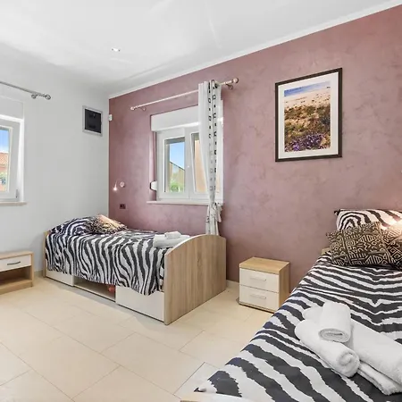 Apartment Bianco Nero - Happy *