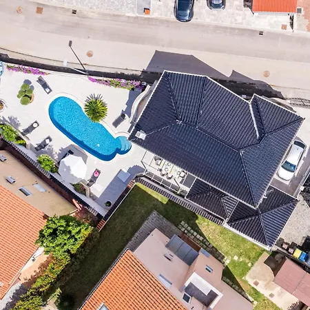 Bianco Nero With Pool - Happy Apartment