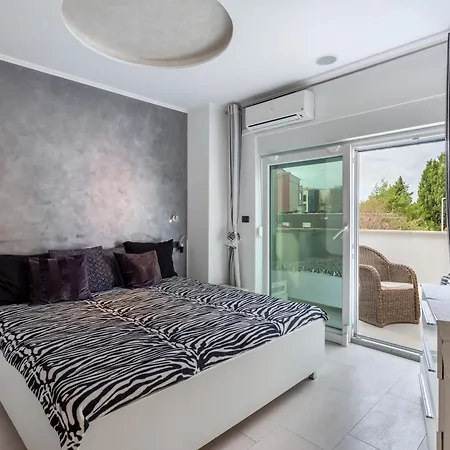 Bianco Nero - Happy Apartman Pula