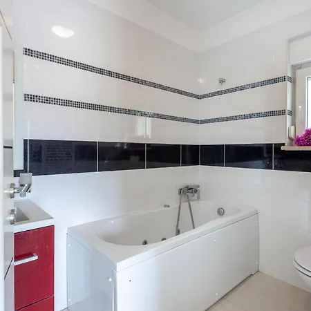 Bianco Nero - Happy Apartman *