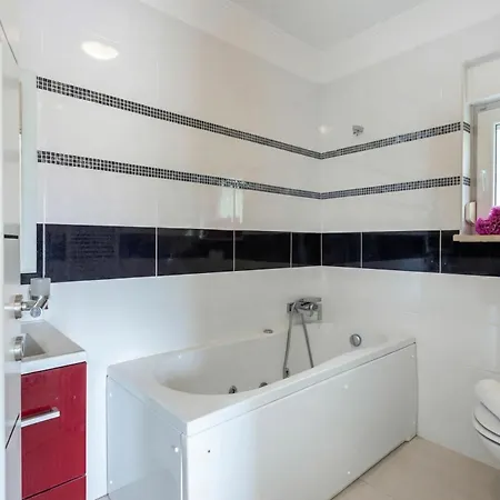 דירה Bianco Nero With Pool - Happy *
